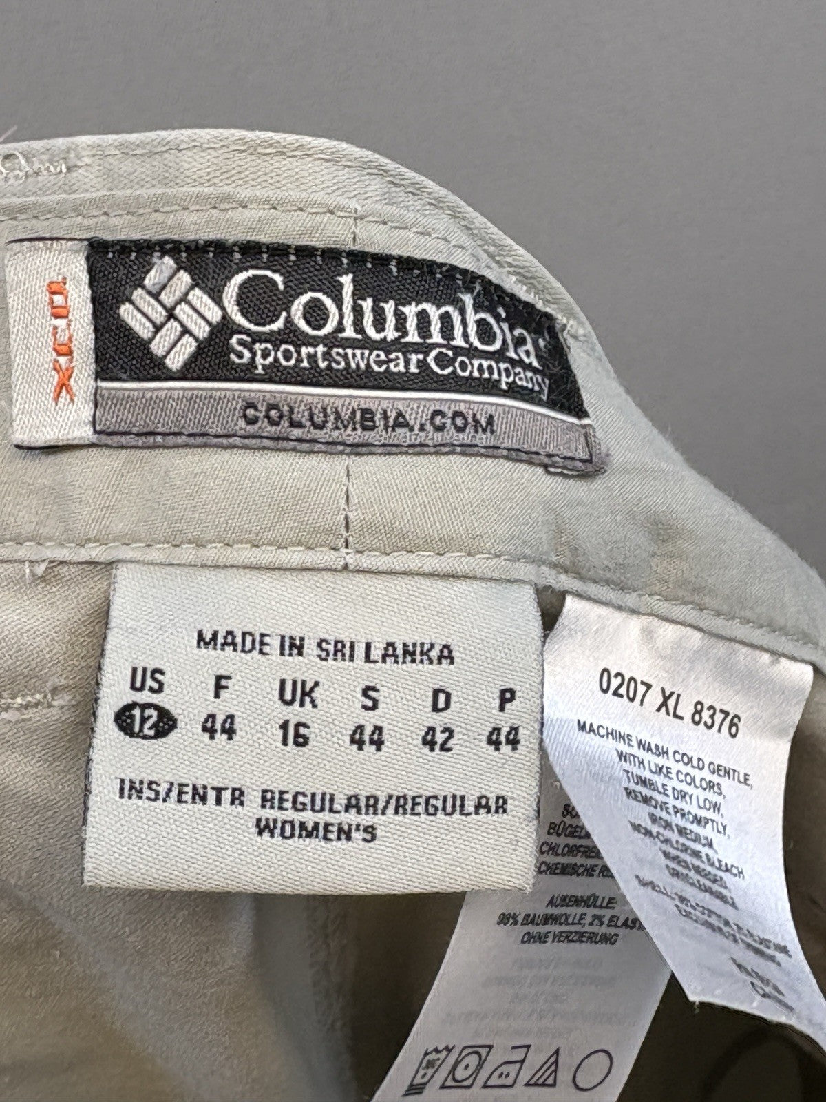 Columbia Womens Adjustable Cuffs Off White Capri Pants Cargo Pockets Size 12