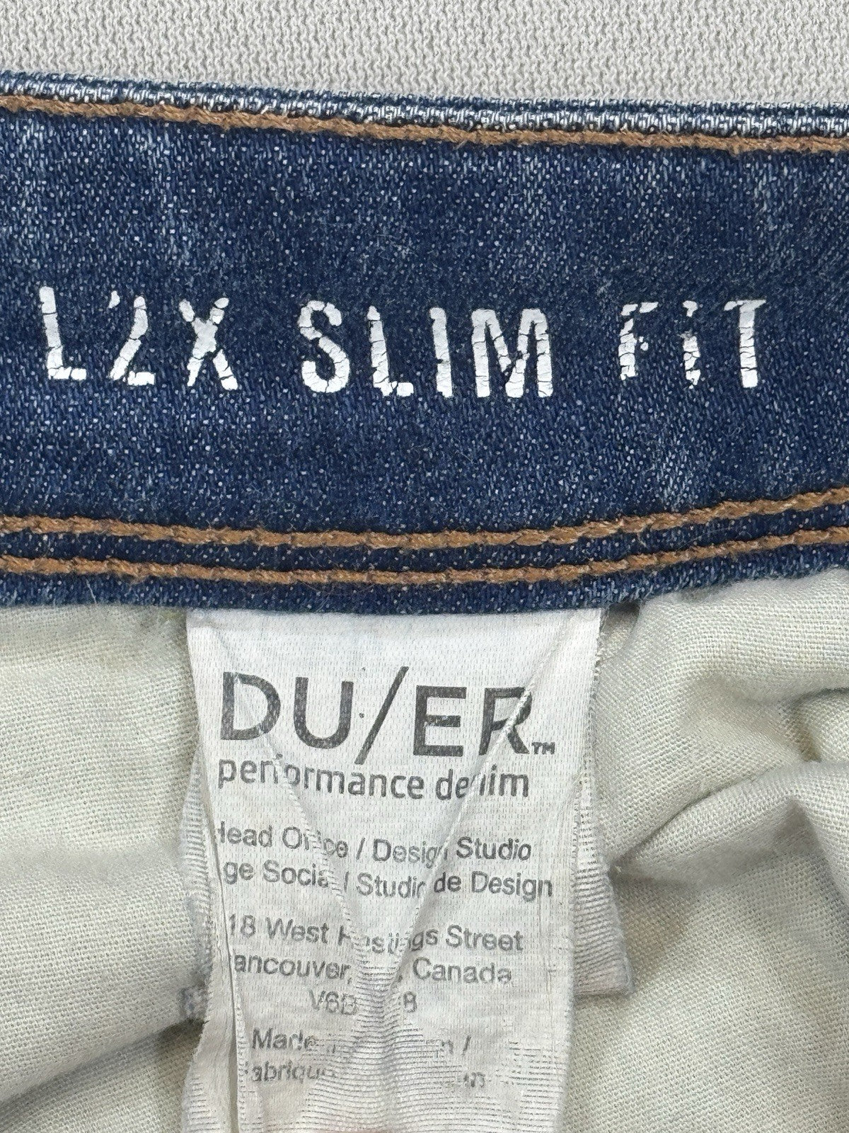 DU/ER L2X Slim Fit Performance Denim Jeans mens 32x30 Blue Denim Medium Wash