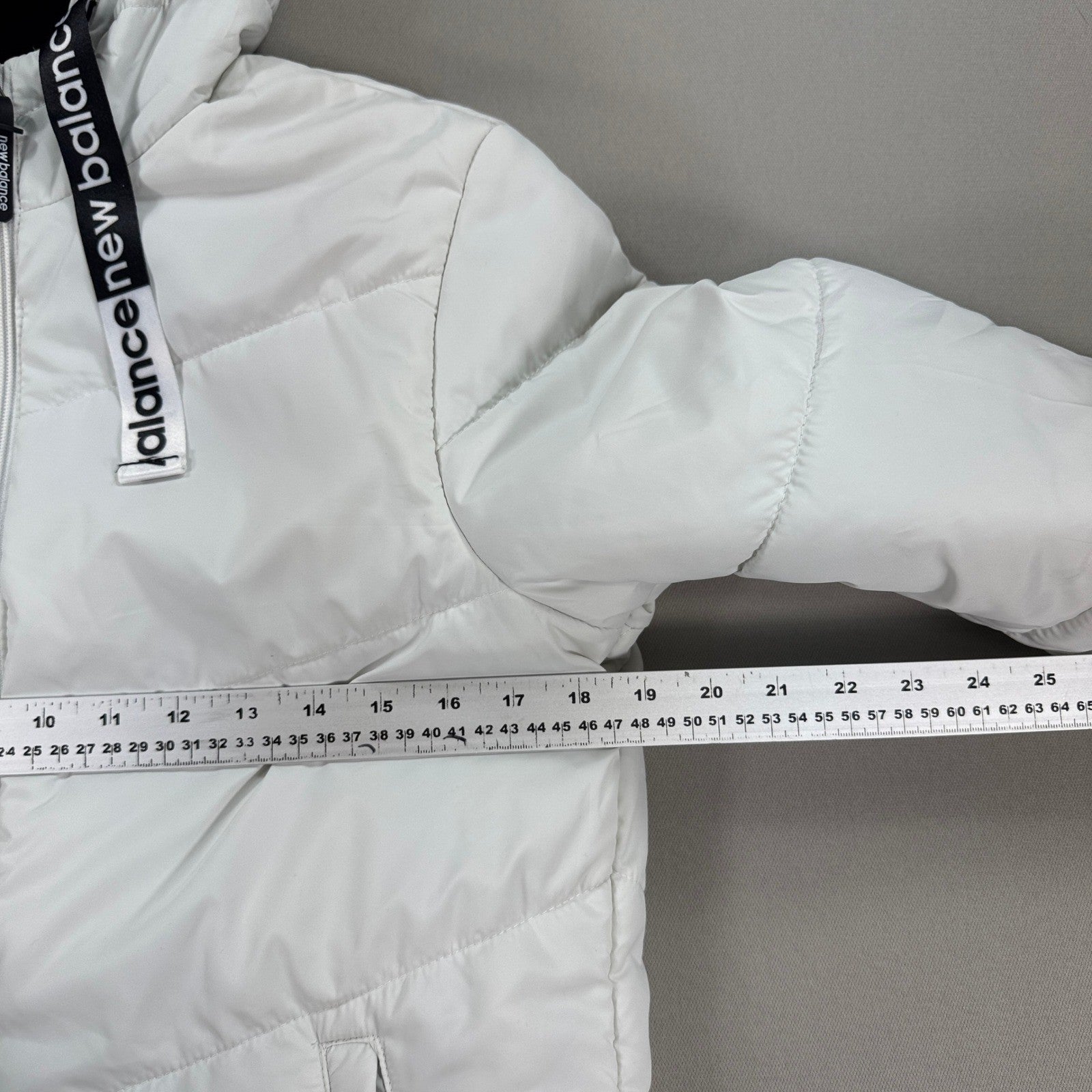 New Balance Puffer Jacket Womens Medium White Full Zip Hooded Quilted Insulated