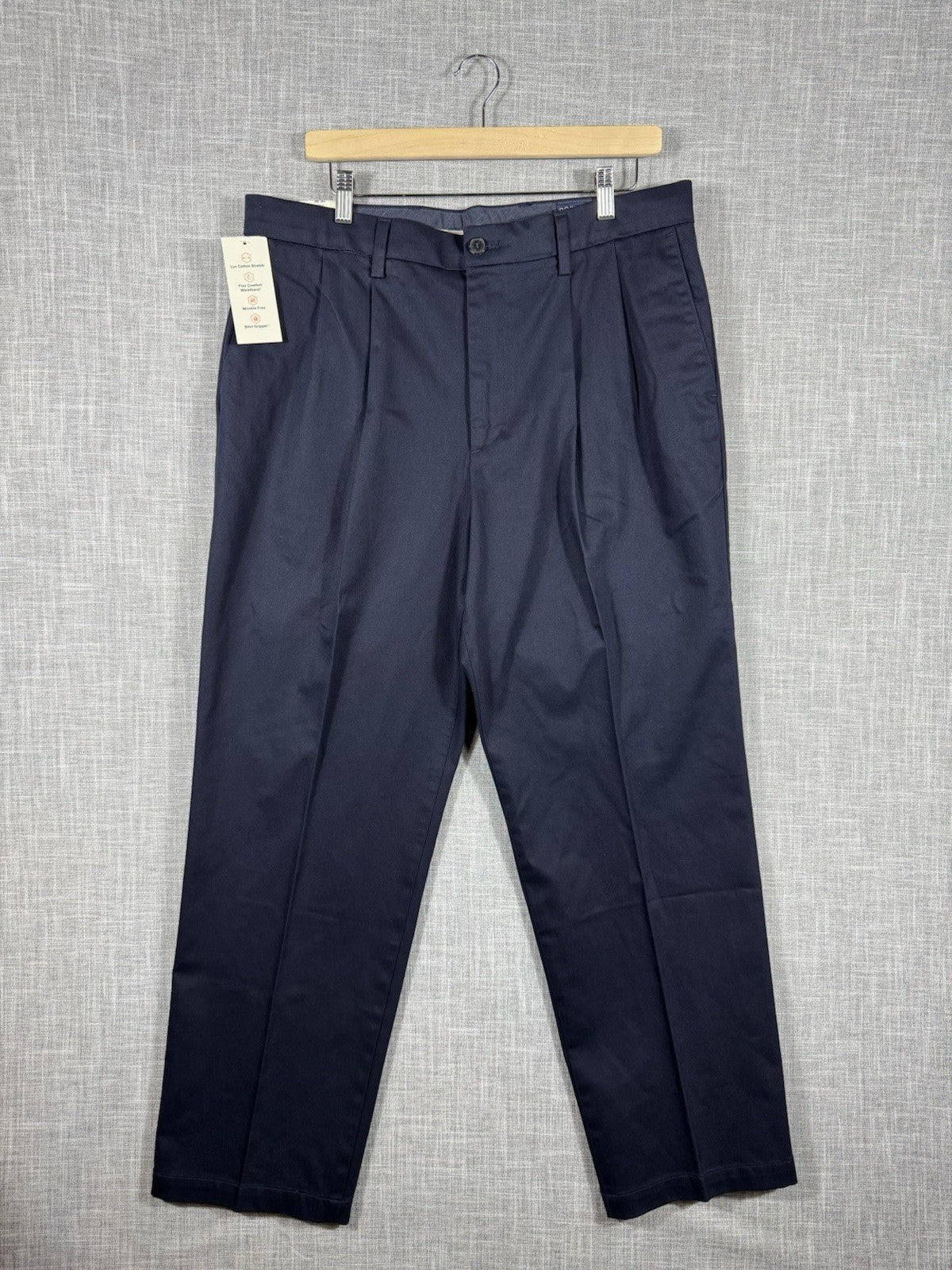 Dockers mens Classic Fit Khaki Stretch Pants Navy Blue 36x30 Brand New