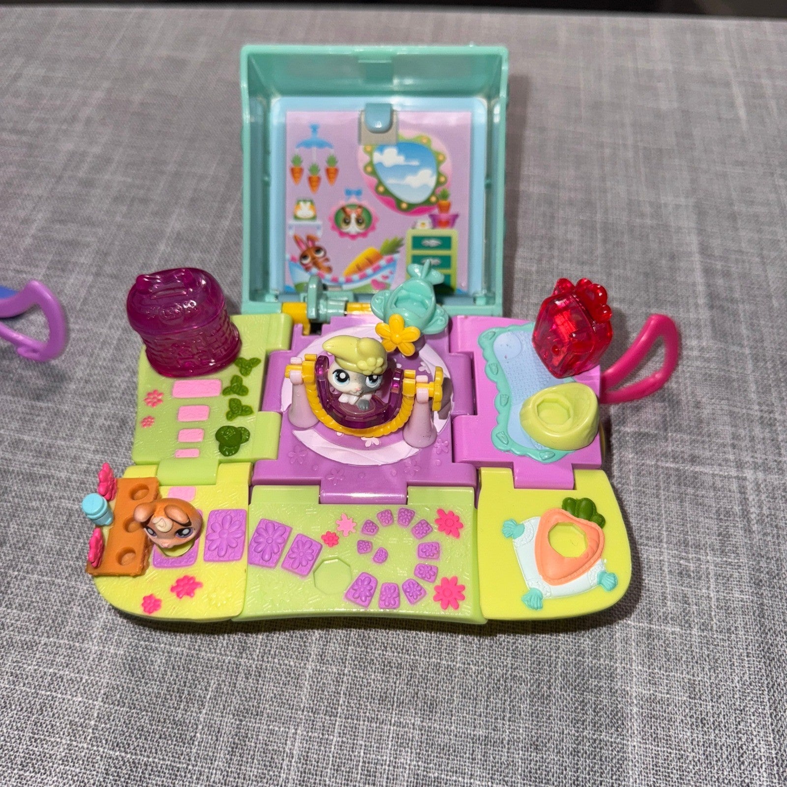 2 PCS Littlest Pet Shop LPS Teeniest Tiniest Mini Pop-Up Bunny Playset 2 Bunnies