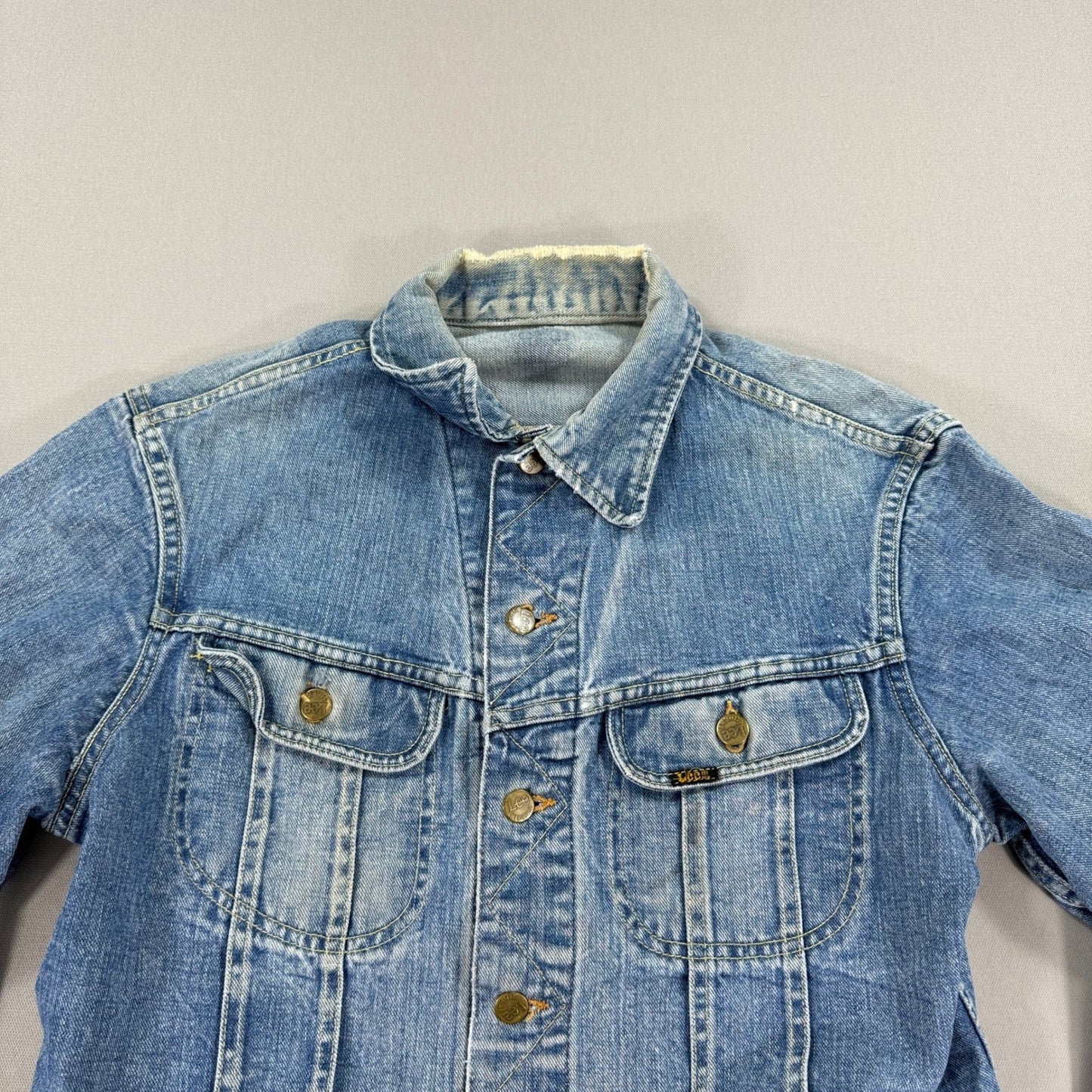 Vintage Lee Trucker Jean Jacket mens Large Blue Denim Stonewash USA Made
