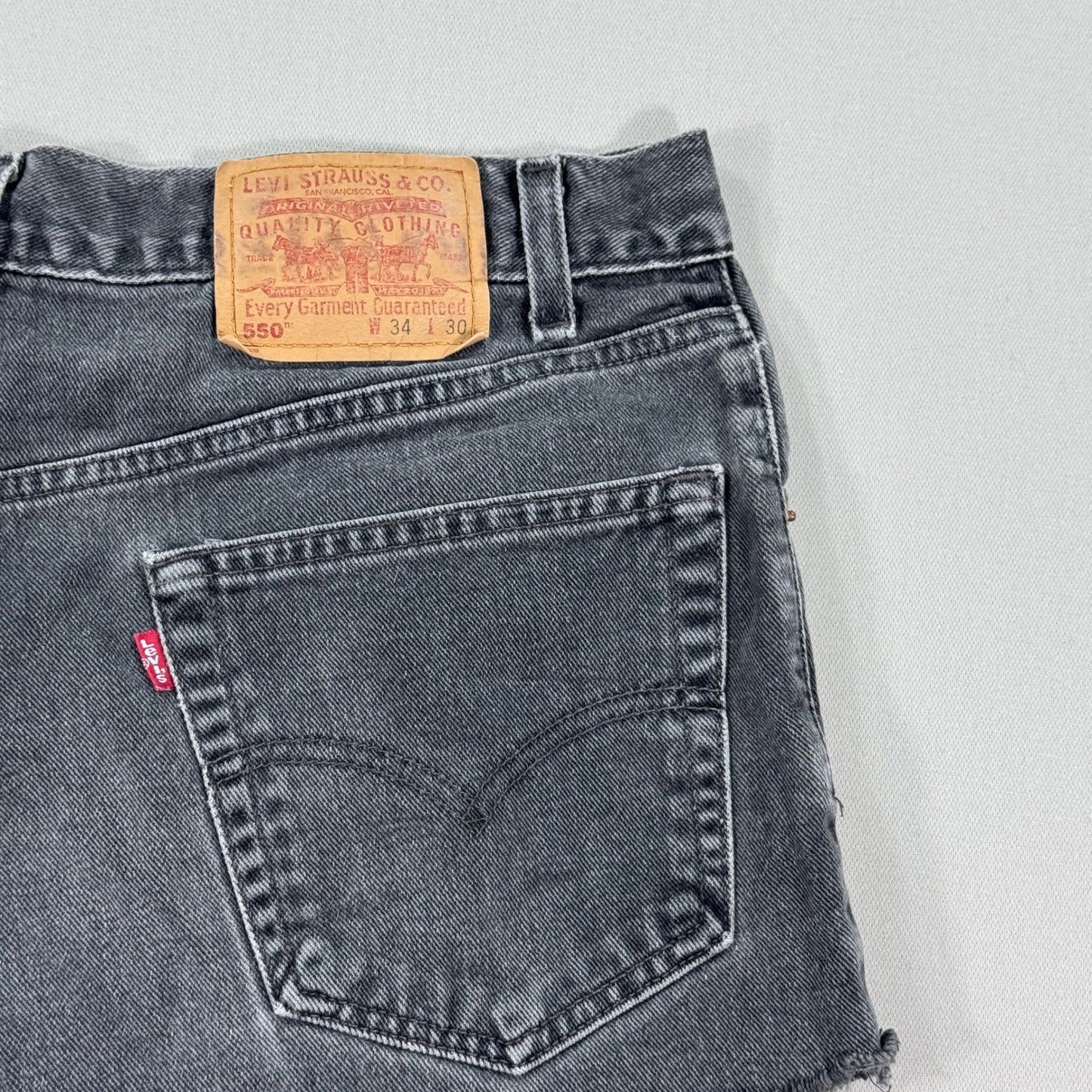 Vintage Levis Cut Off Shorts Sz 34 Fits 32 550 Distressed Faded Denim Womens