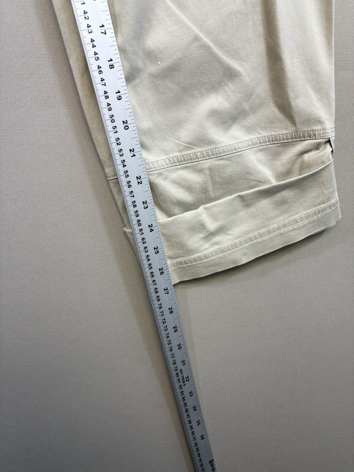 Columbia Womens Adjustable Cuffs Off White Capri Pants Cargo Pockets Size 12