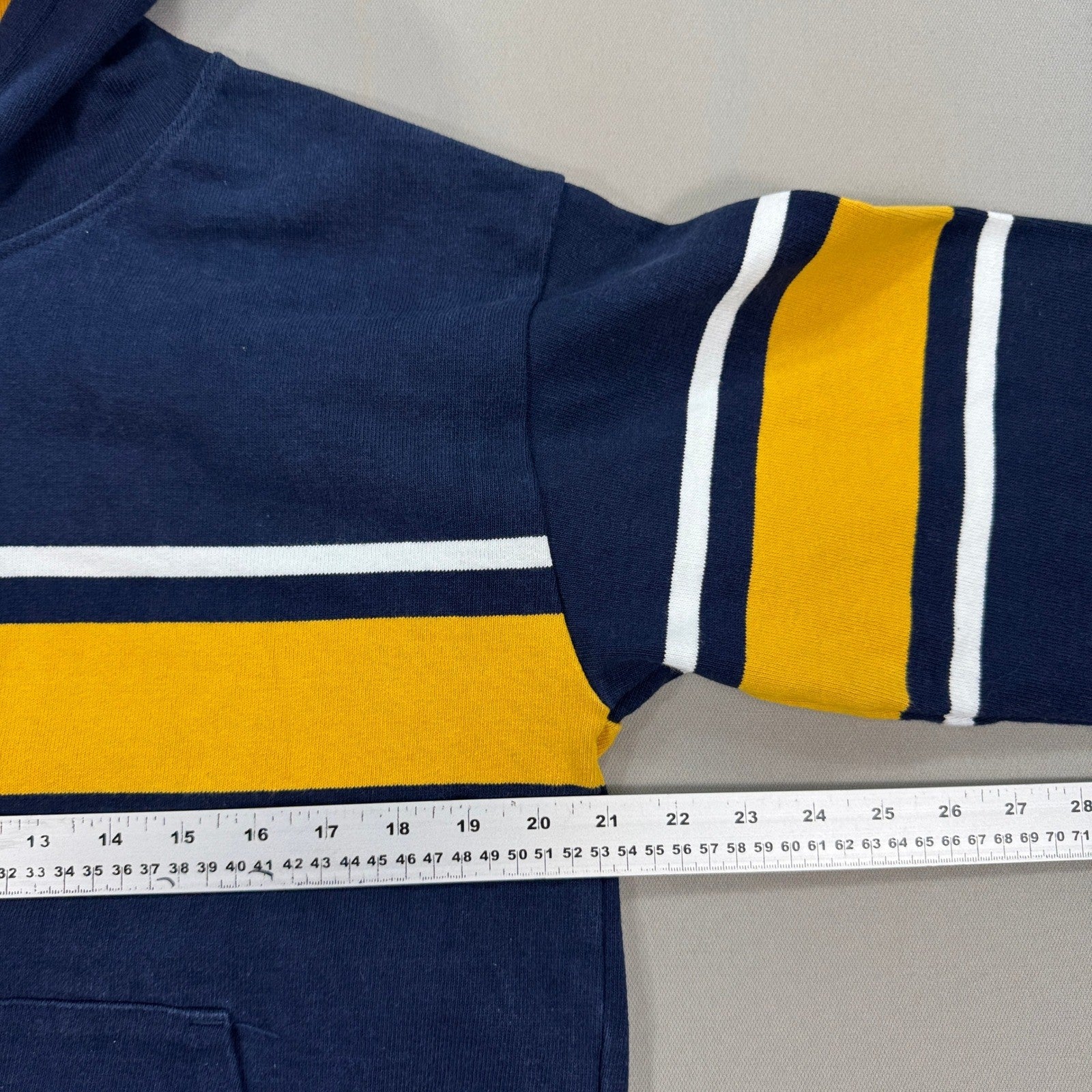 Barbarian Rugby Wear Hoodie Kangaroo Pouch Pullover Made In Canada mens Small