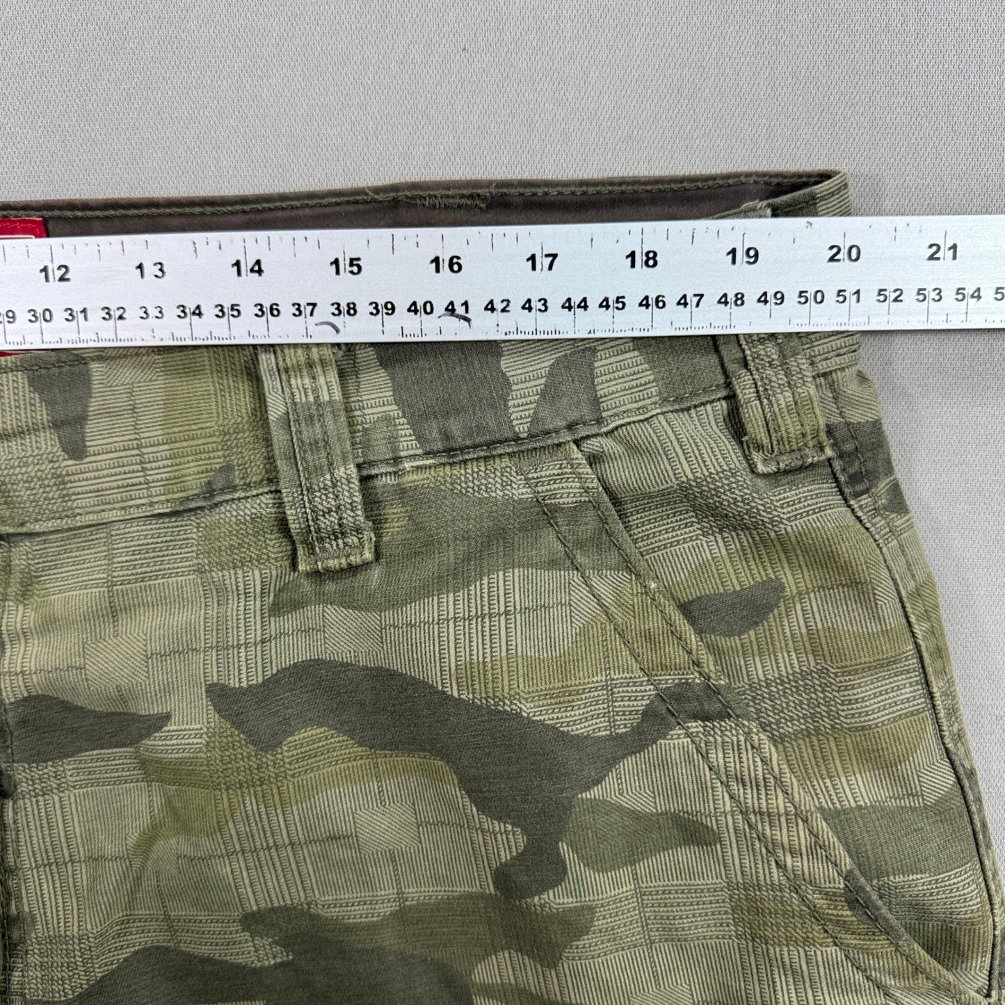 Levi's Originals Cargo Shorts Men's Size 38 Camo Green Red Tab Workwear Baggy