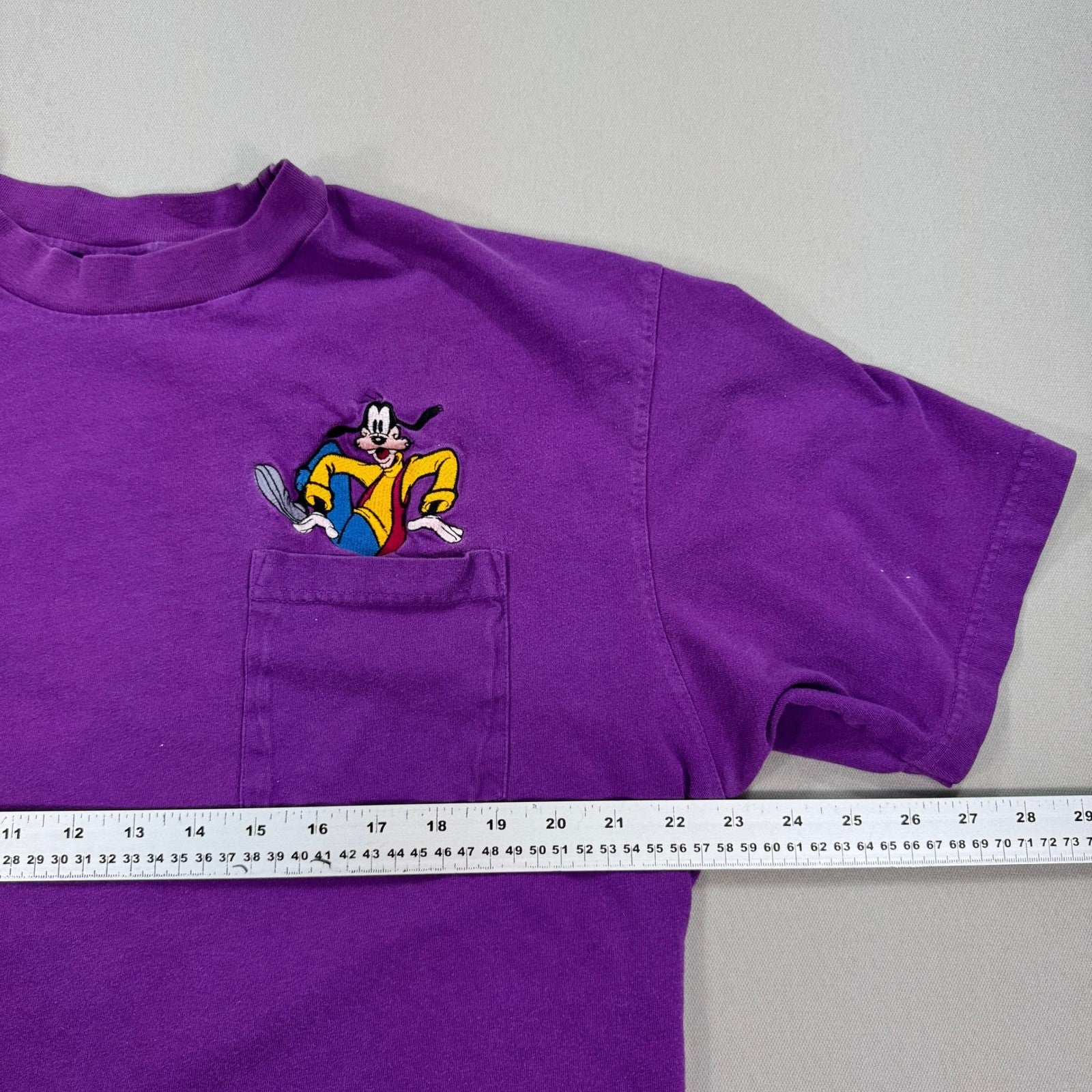 Vintage Walt Disney Goofy T-Shirt mens L/XL Purple Crewneck Pockets Embroidered