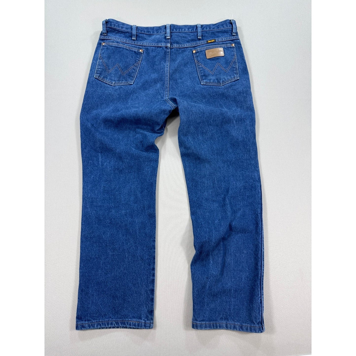 Wrangler 936PWD Jeans mens 38x30 Blue Denim Straight Leg Light Wash Regular Fit