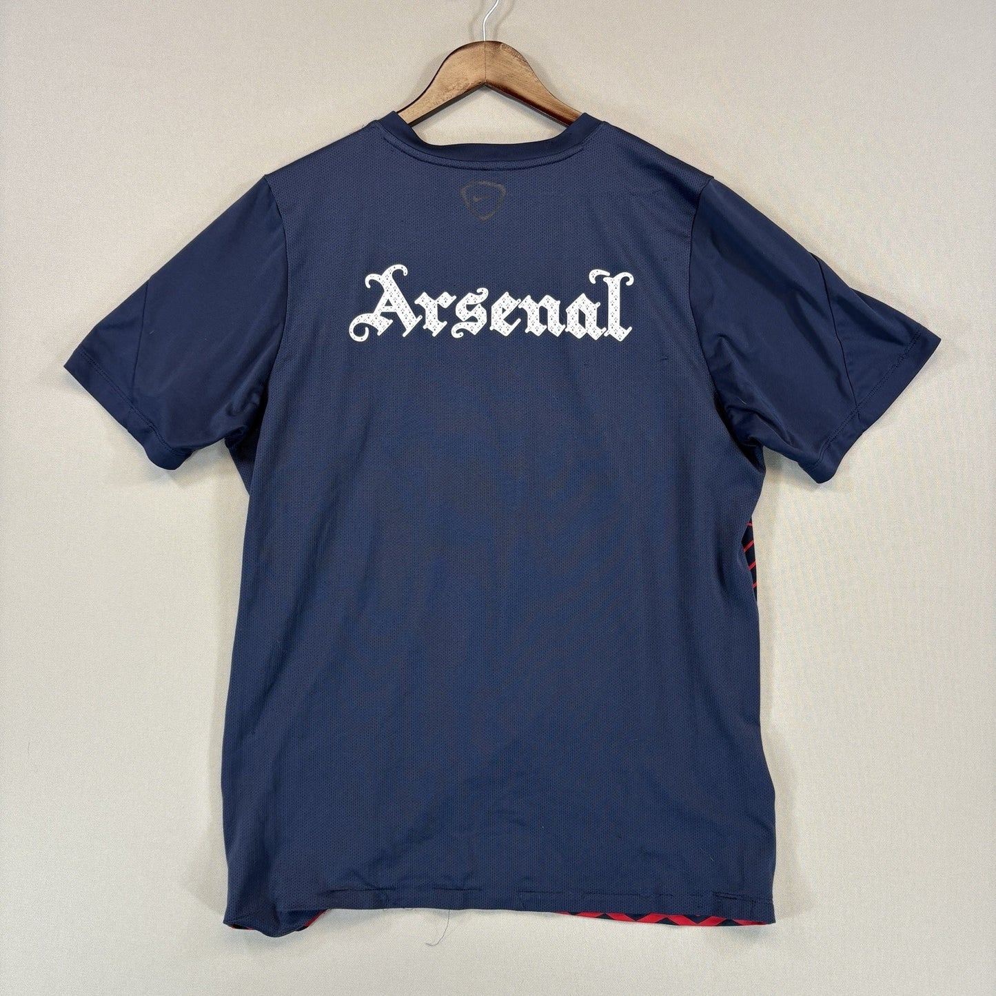 Vintage Nike Arsenal mens Training Jersey Fly Emirates Mens Small