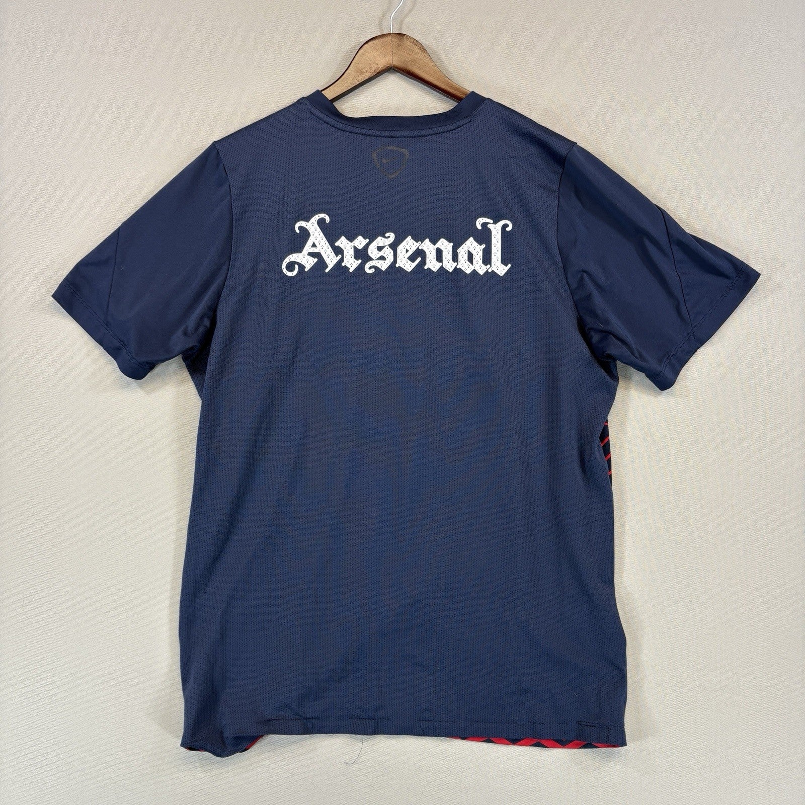 Vintage Nike Arsenal mens Training Jersey Fly Emirates Mens Small