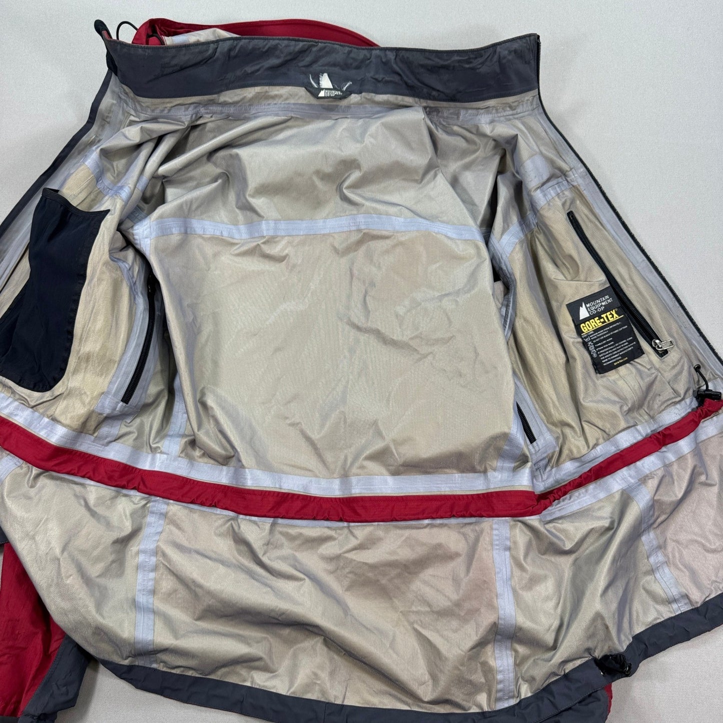 Vintage MEC Mountain Equipment Jacket Gore Tex Hooded Zip Pockets mens 2XL Red
