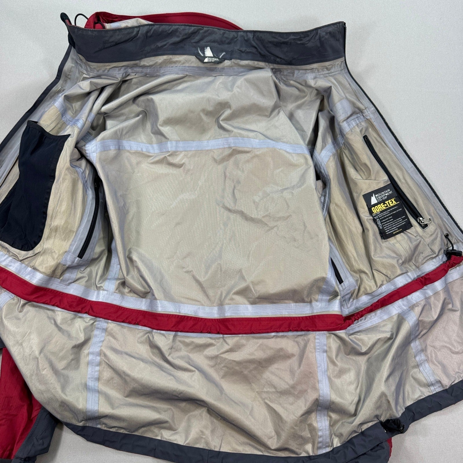 Vintage MEC Mountain Equipment Jacket Gore Tex Hooded Zip Pockets mens 2XL Red