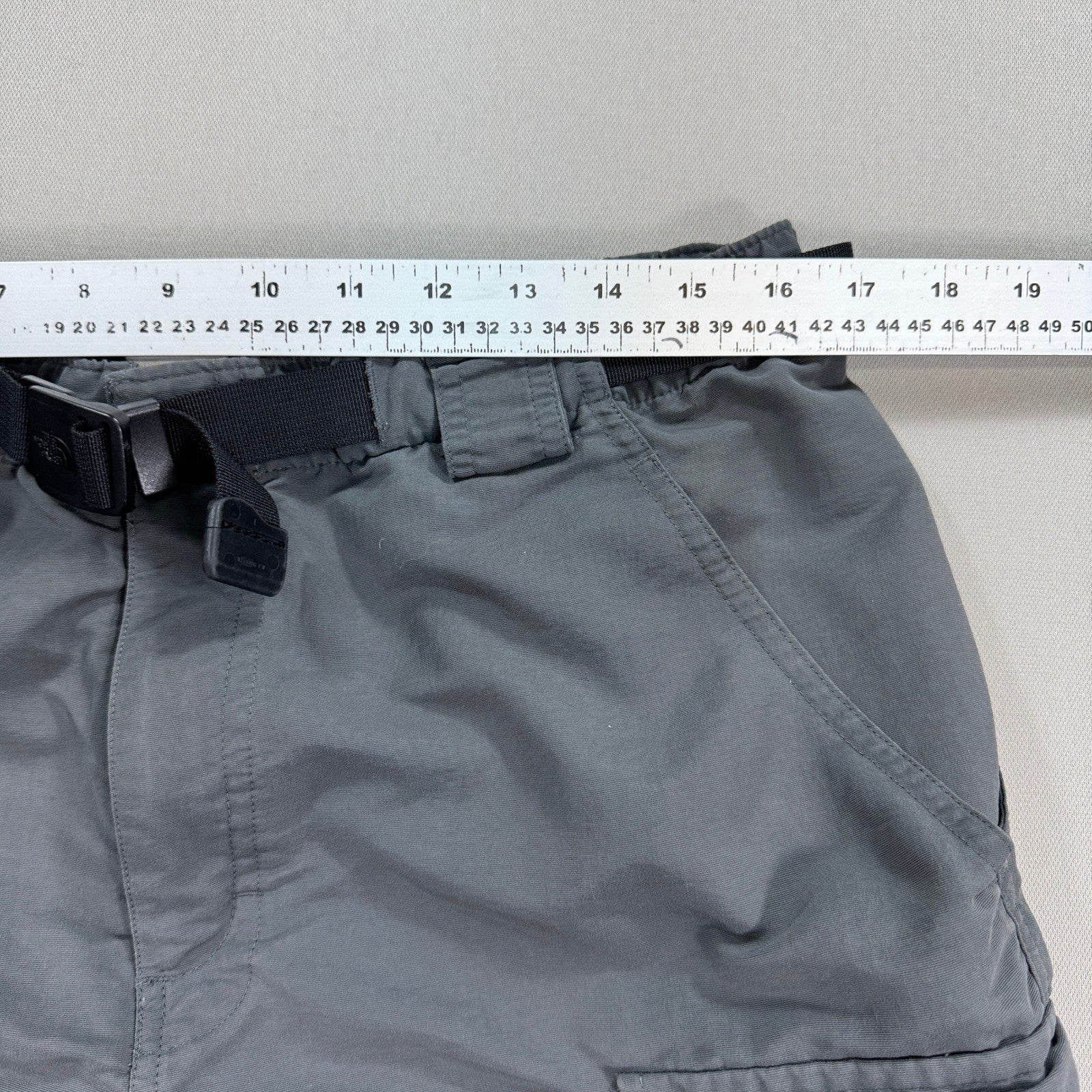 The North Face Cargo Shorts Belted mens Medium Gray Relaxed