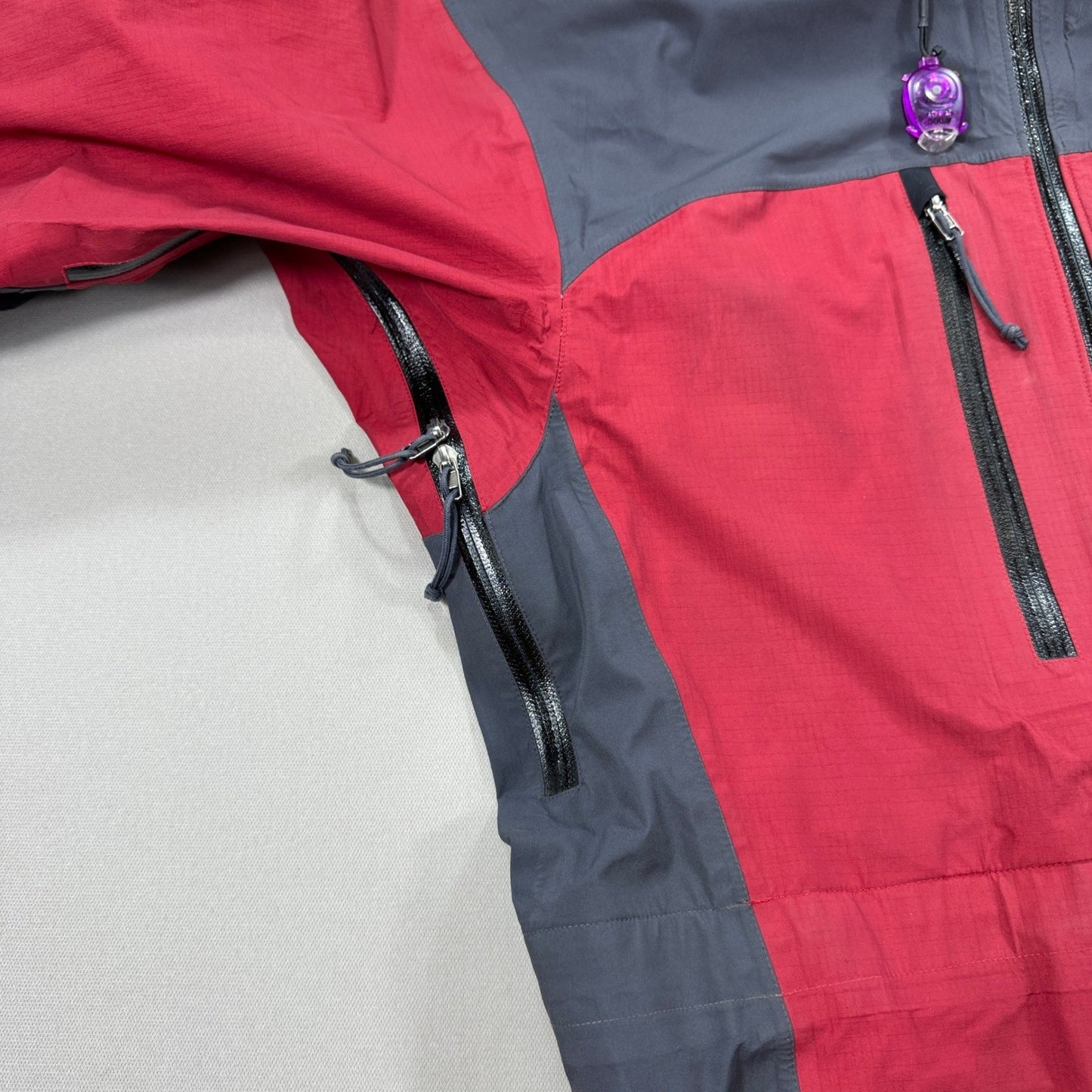 Vintage MEC Mountain Equipment Jacket Gore Tex Hooded Zip Pockets mens 2XL Red