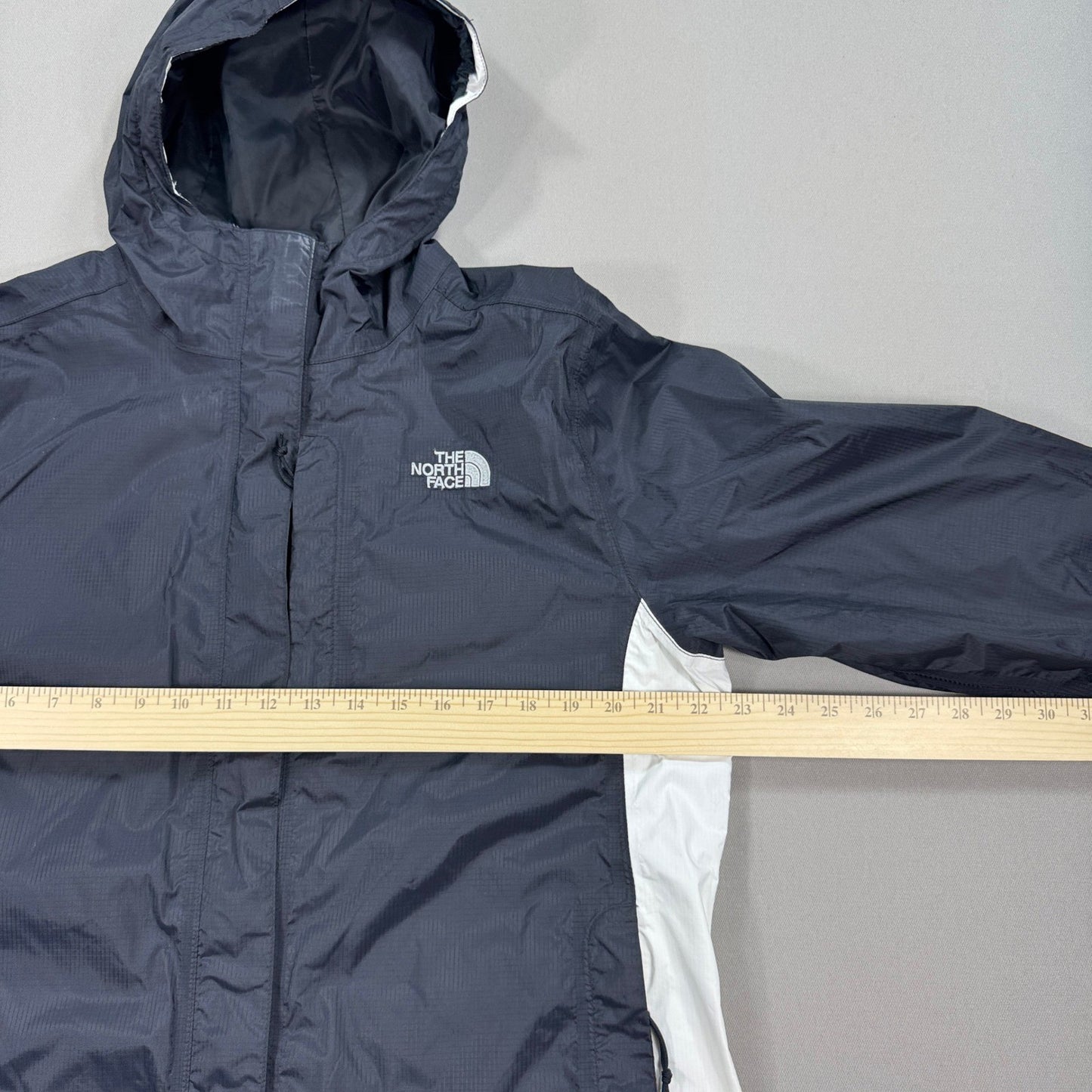 The North Face Womens Rain Jacket Size Large Full Zip Mesh Lined Hooded Black