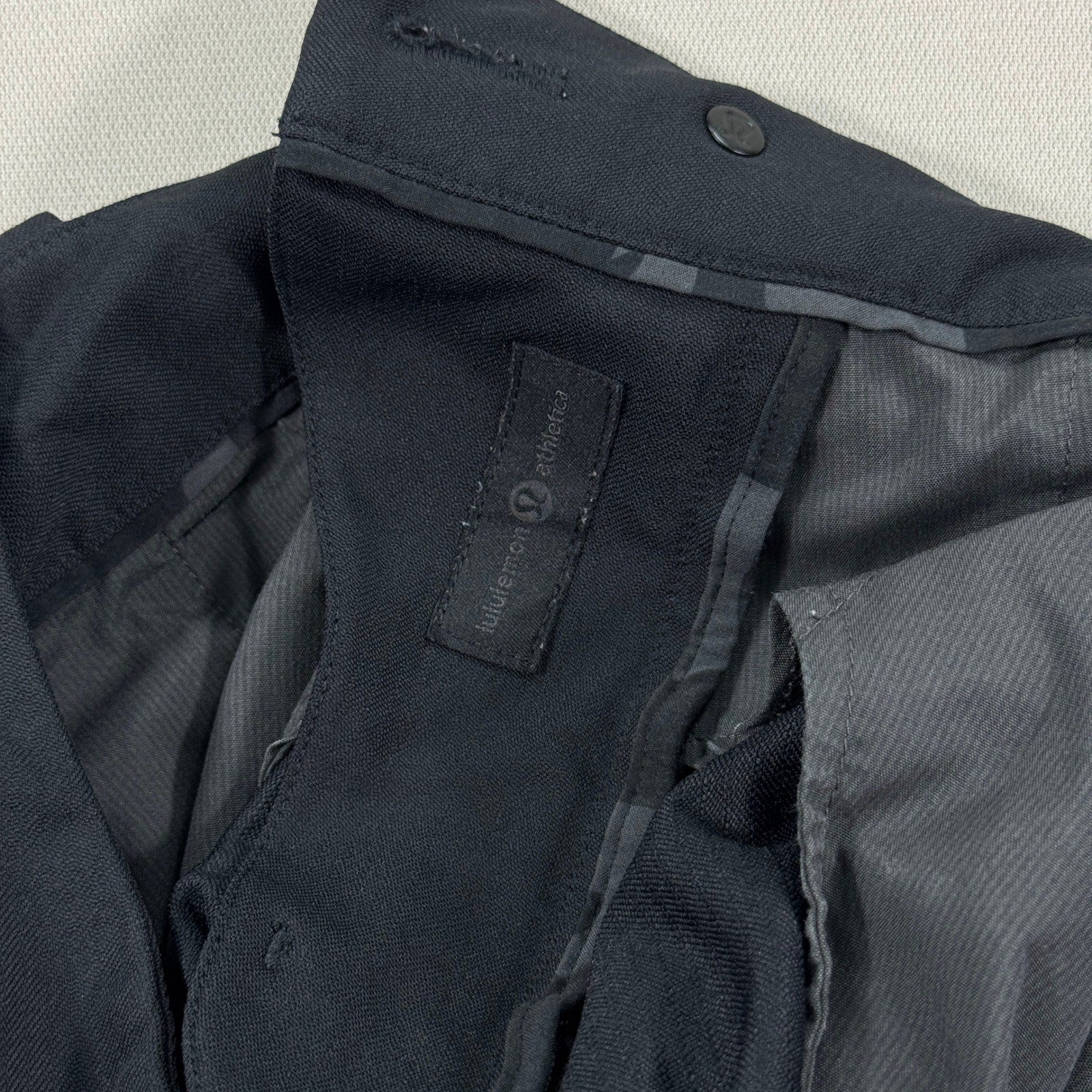 Lululemon Athletica Commission Shorts mens Size 34 Black Warpstreme Classic Fit