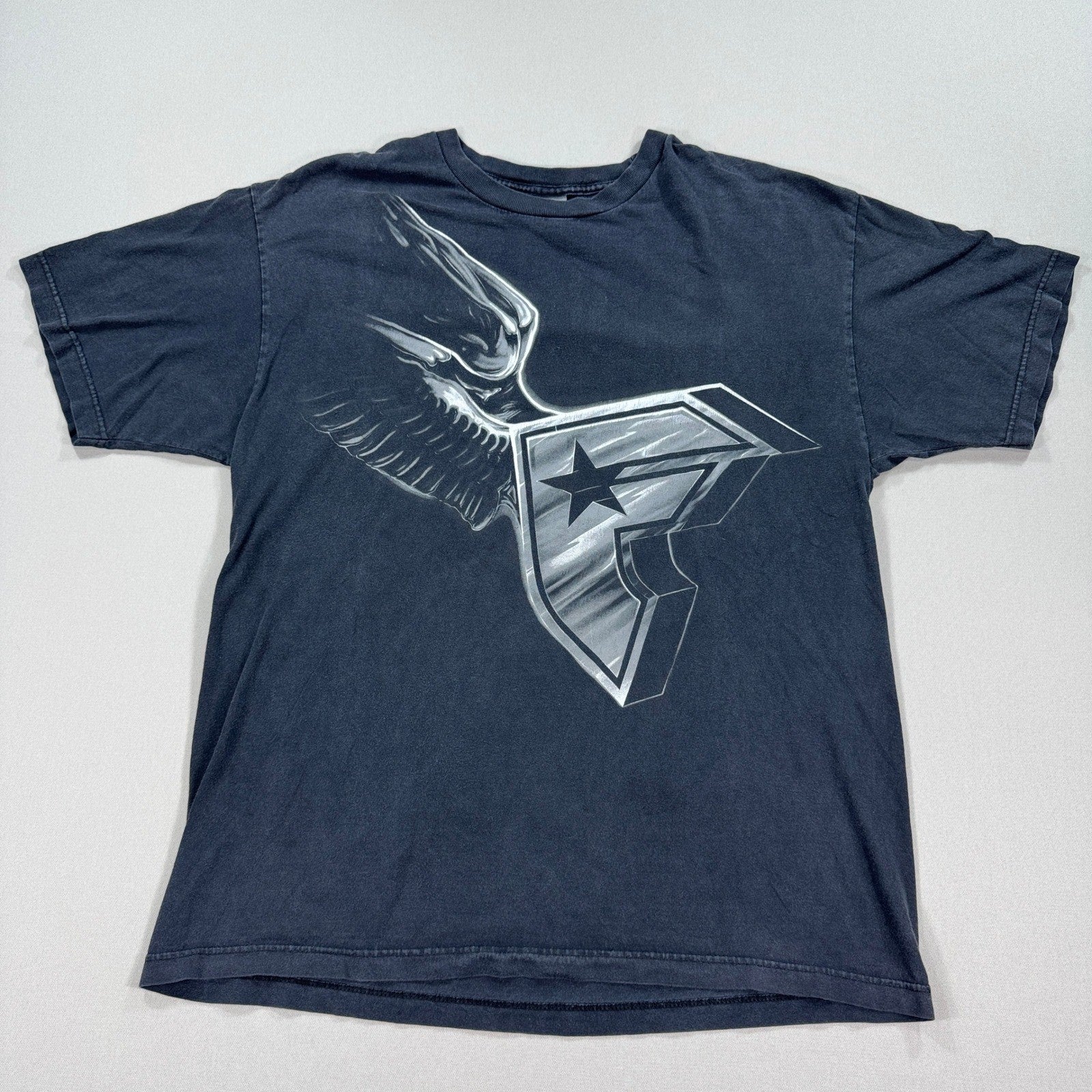 VTG 2000's Famous Stars and Straps Giant Logo Print Tee Faded Y2K Travis Barker