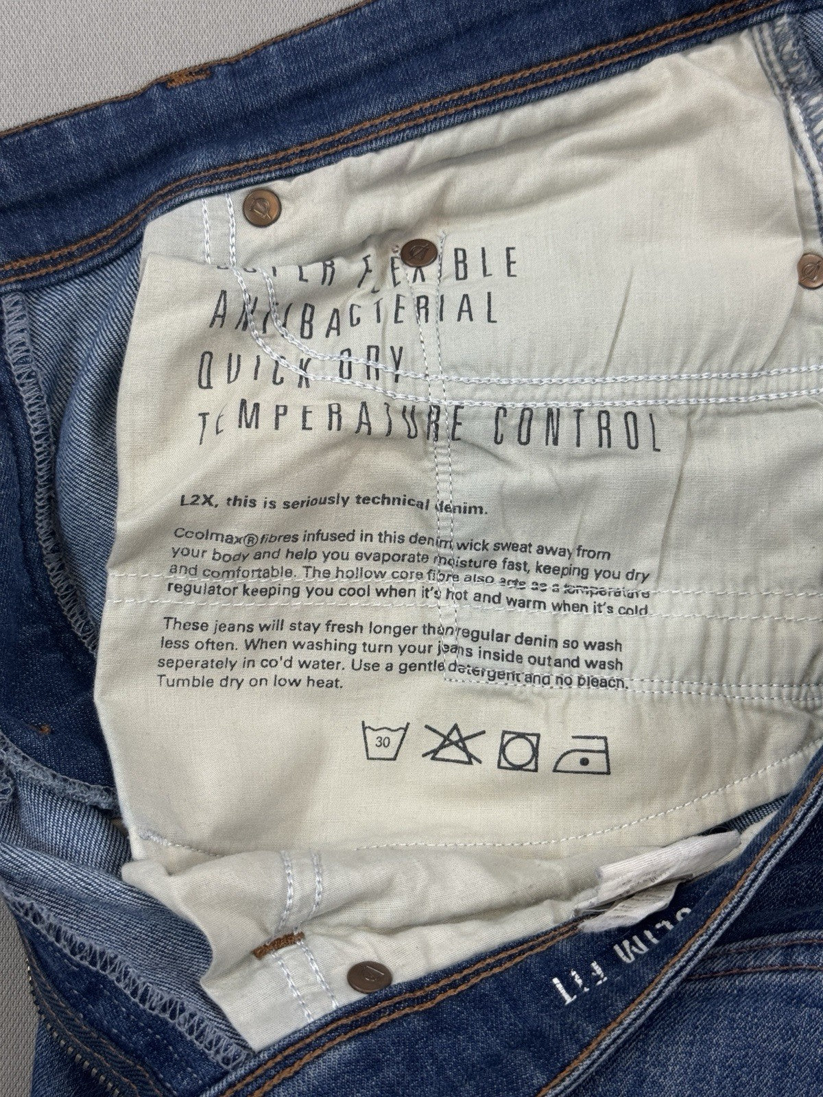 DU/ER L2X Slim Fit Performance Denim Jeans mens 32x30 Blue Denim Medium Wash