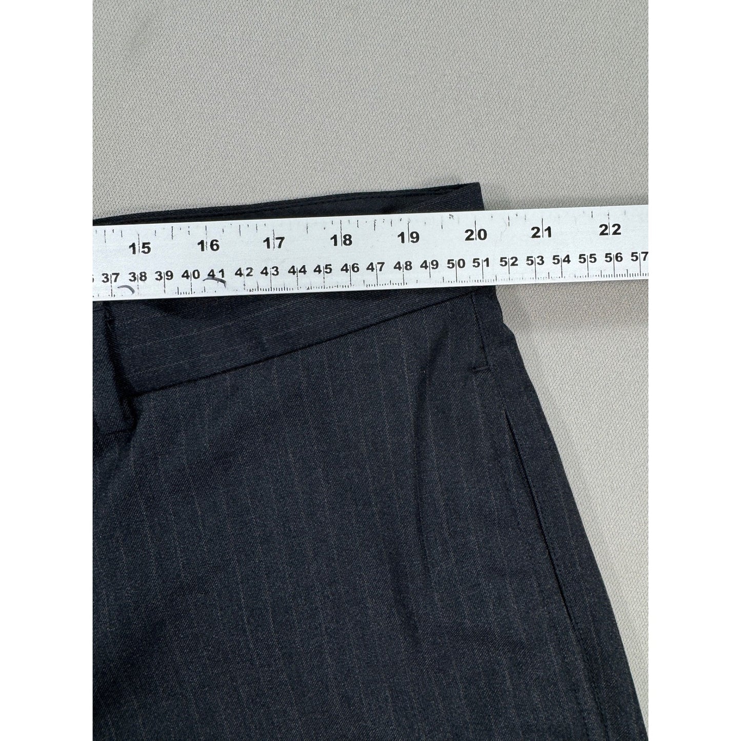 NEW Van Heusen Dress Pants mens 40x30 Gray Straight Leg Pleated Studio