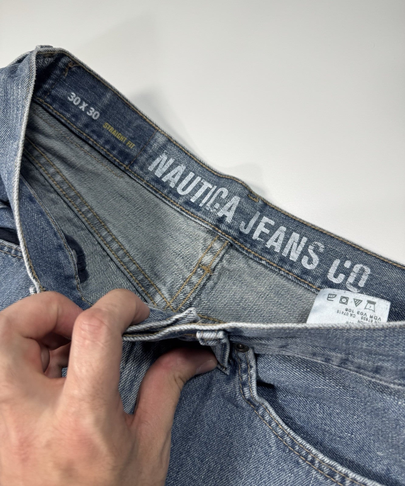 Nautica mens Jeans Size 30x30 Relaxed Fit Straight Leg Flat Front Light Wash