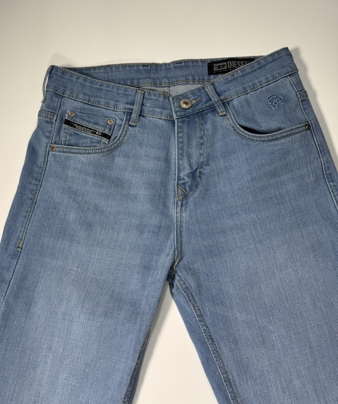 Diesel Jeans Mens 32x30 Blue Wash Regular Straight Button Closure 100% Cotton
