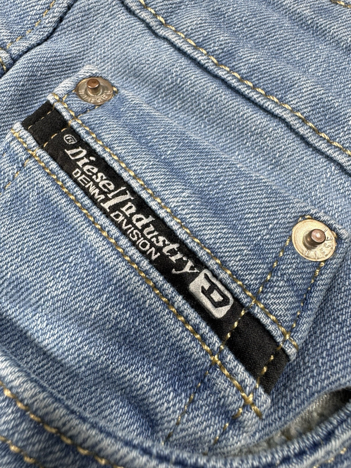 Diesel Jeans Mens 32x30 Blue Wash Regular Straight Button Closure 100% Cotton