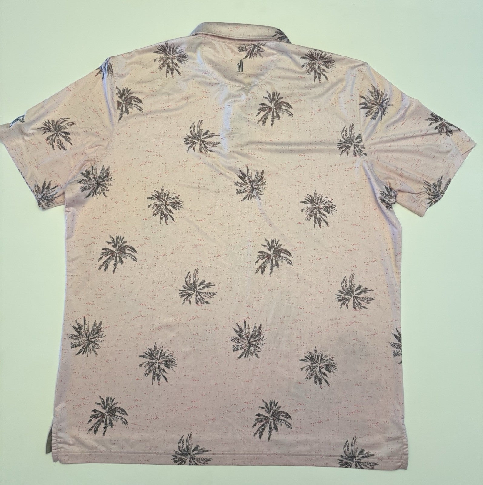 Johnnie-O mens XL Golf Performance Polo Pinks Sands With Palm Trees