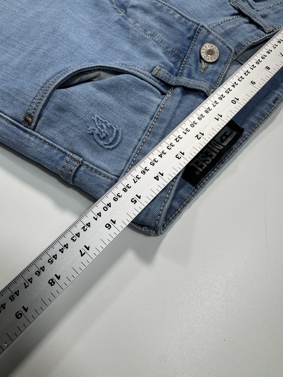 Diesel Jeans Mens 32x30 Blue Wash Regular Straight Button Closure 100% Cotton