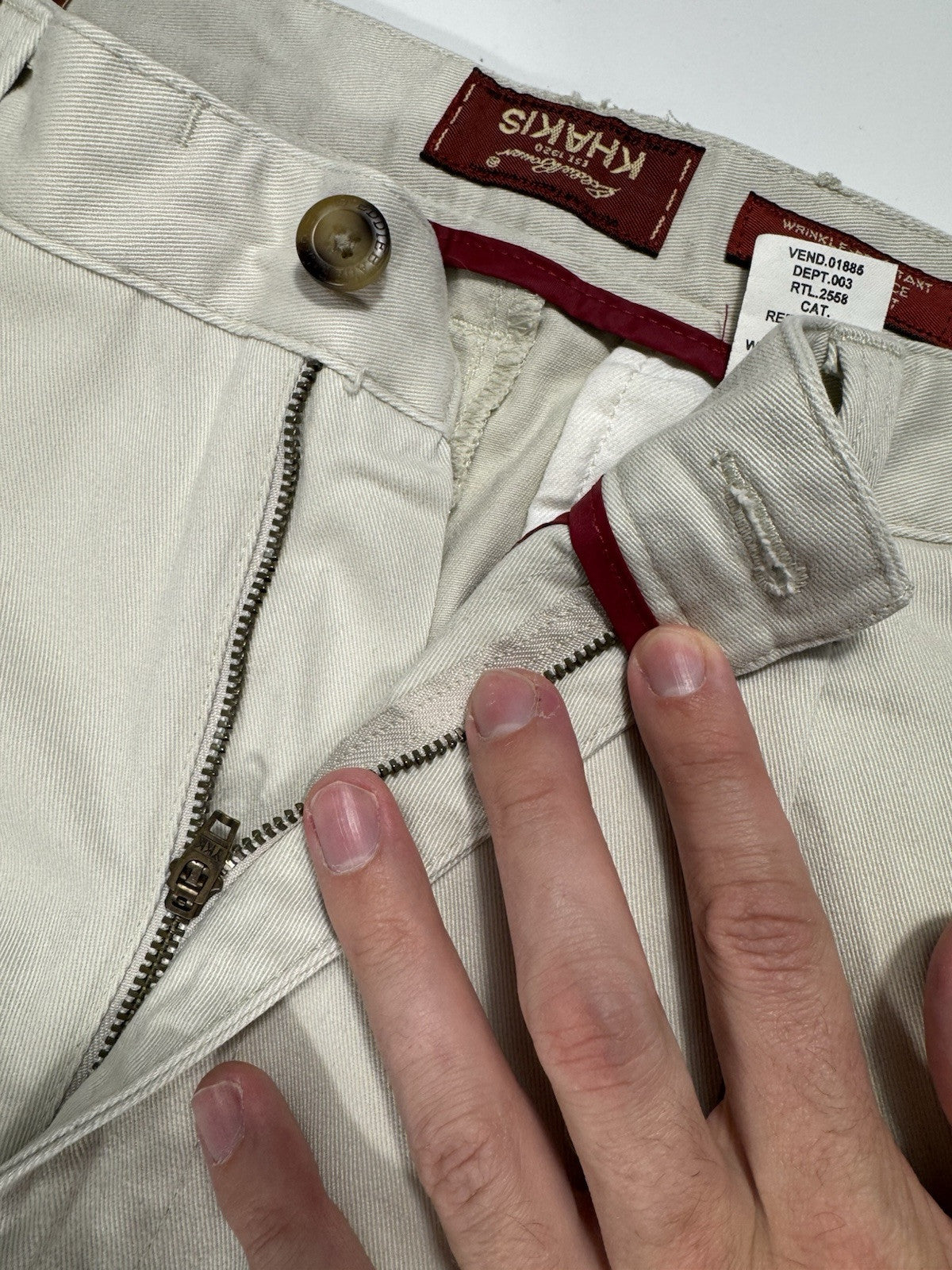 Eddie Bauer mens Khaki Wrinkle Resistant Pants Size 33/30 Performance New