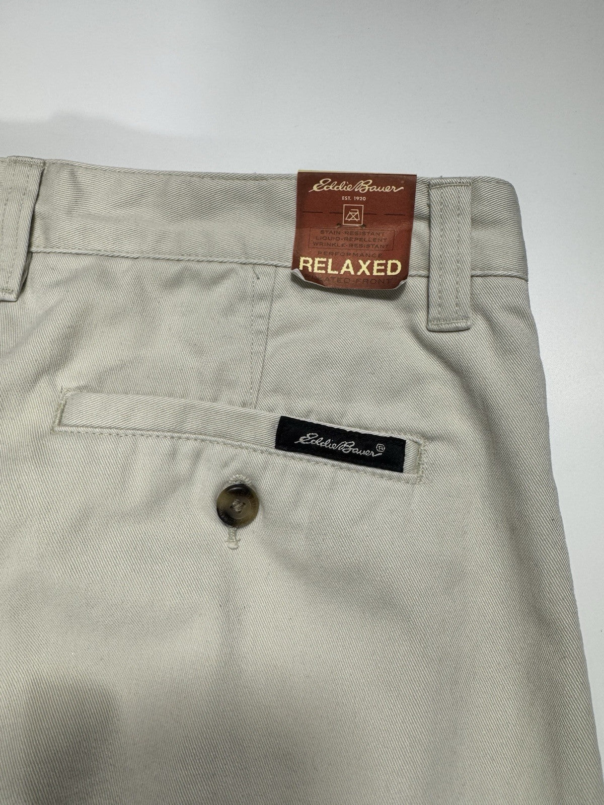 Eddie Bauer mens Khaki Wrinkle Resistant Pants Size 33/30 Performance New