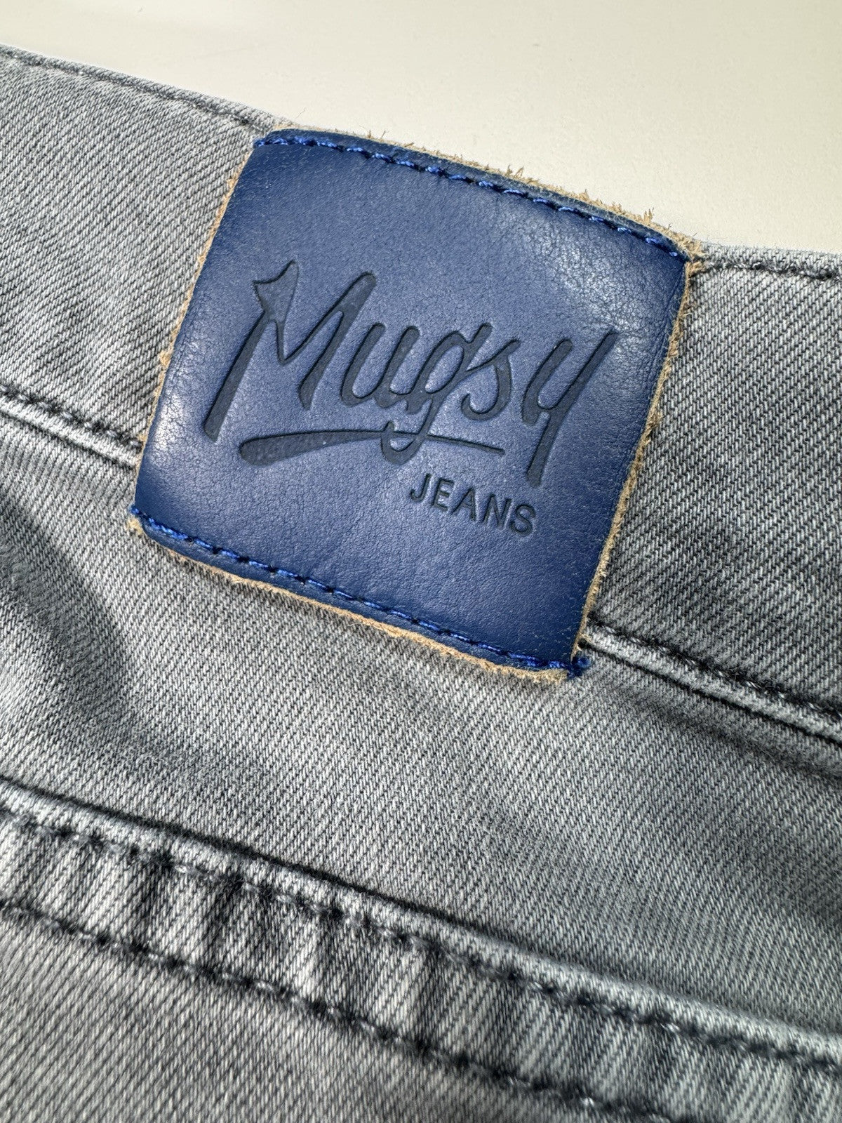 Mugsy Jeans Logans Men 32x30 Light Blue Stretch Performance Slim Taper FLX8NBG