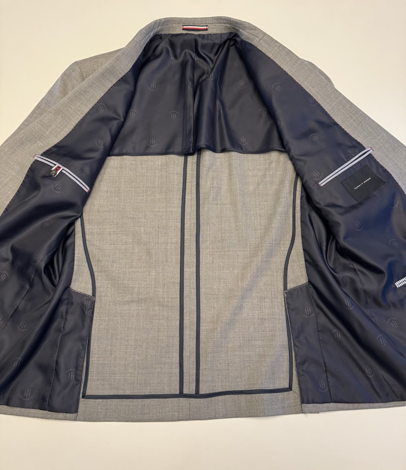 Tommy Hilfiger Blazer Coat Suit Jacket 2 Button Single Breast Men’s 44L Grey