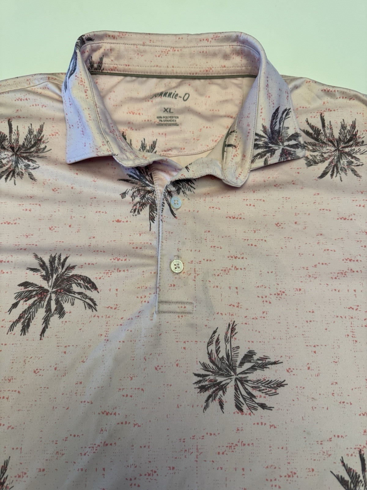 Johnnie-O mens XL Golf Performance Polo Pinks Sands With Palm Trees