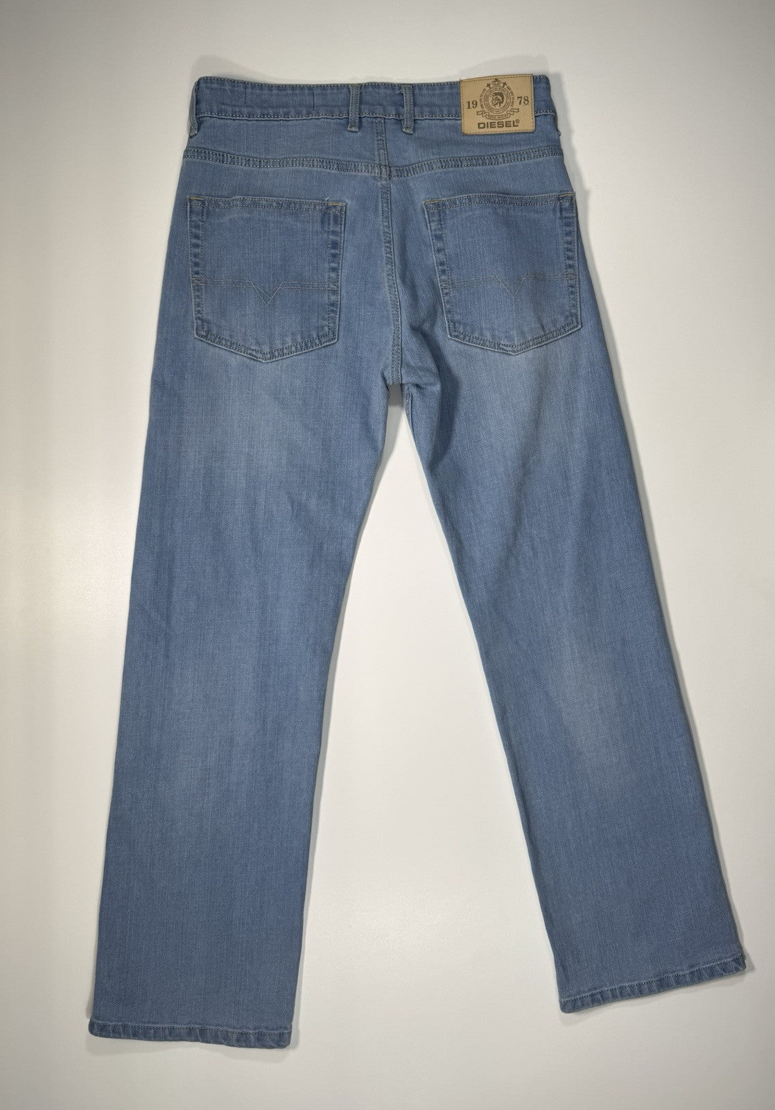 Diesel Jeans Mens 32x30 Blue Wash Regular Straight Button Closure 100% Cotton