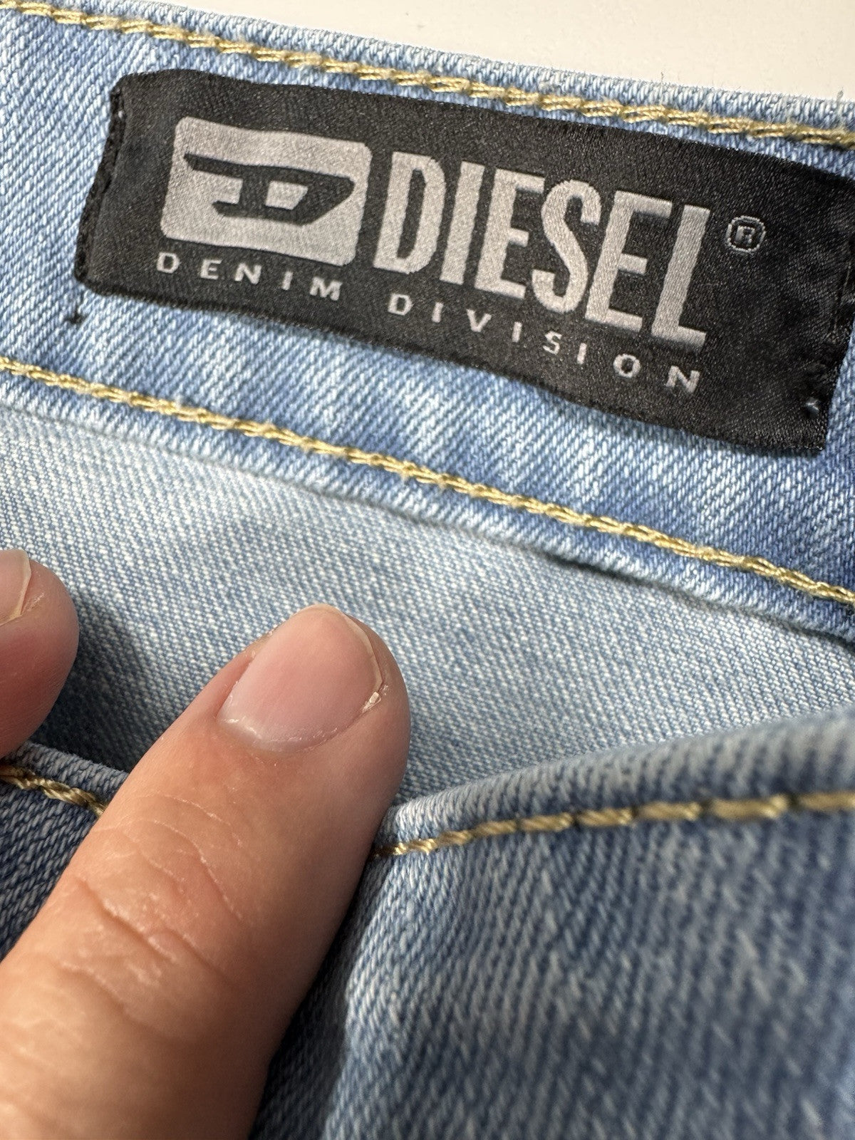 Diesel Jeans Mens 32x30 Blue Wash Regular Straight Button Closure 100% Cotton